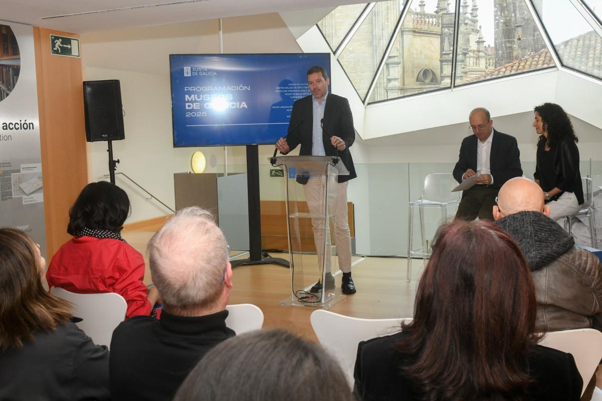 El conselleiro de Cultura, Lengua y Juventud en el acto de presentación de la programación de los museos