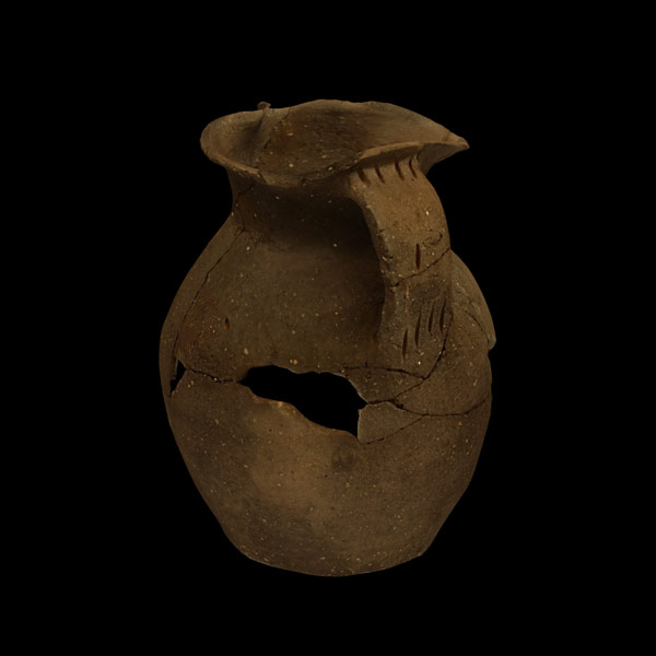 Clover-shaped jug