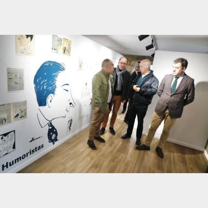 Un momento da visita á exposición