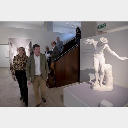 Un momento da visita á exposición